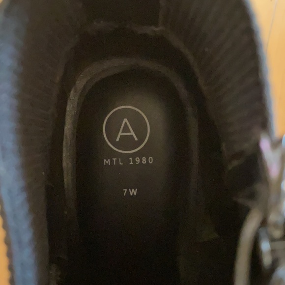 Black faux snake skin boots - Picture 5 of 5